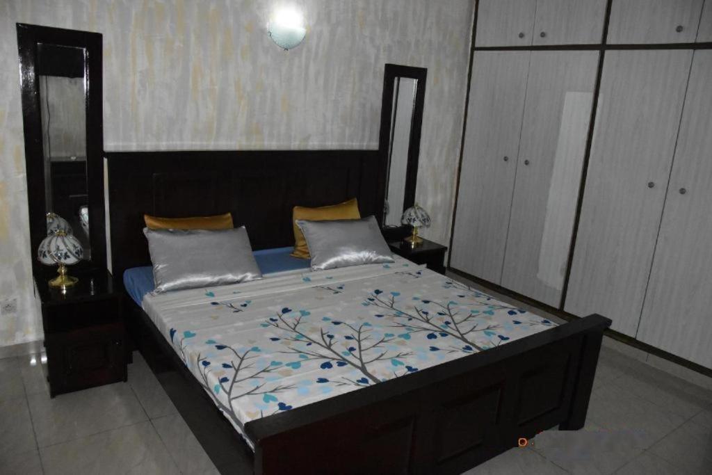 Hotel Residence Georges Colette Yopougon Buitenkant foto