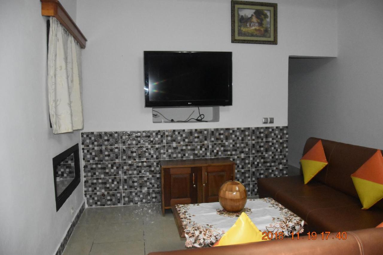 Hotel Residence Georges Colette Yopougon Buitenkant foto